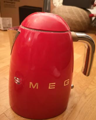 Bollitore SMEG rosso