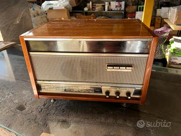 Radio con giradischi vintage