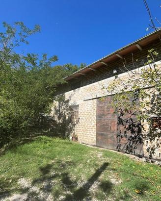 MONOLOCALE A TARANO