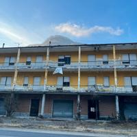 Edificio completo da ristrutturare