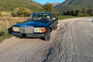 Mercedes Benz 200D W123-1983