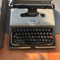 Macchina da scrivere Olivetti Lettera 22