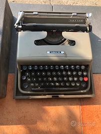 Macchina da scrivere Olivetti Lettera 22