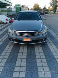 Mercedes-Benz 2010 berlina 