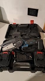 motosega da potatura a batteria