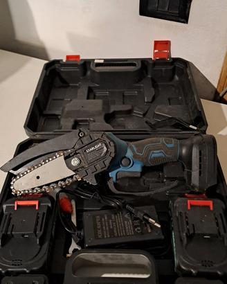 motosega da potatura a batteria