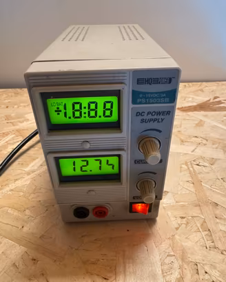 Alimentatore da banco variabile 0-15V