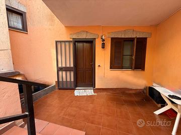 Trivano con cortile e posto auto a Malamurì Budoni