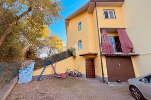 VILLA A SCHIERA A CASTELNUOVO DON BOSCO