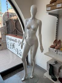 Arredamento negozio abbigliamento