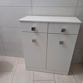 Mobili per bagno bianco lucido