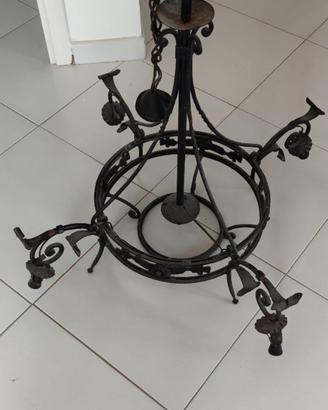 Lampadario in ferro battuto 