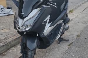 Honda forza 300