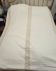 copriletto matrimoniale ricamato