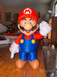 Super mario statuetta