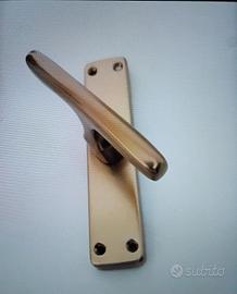 Maniglia cremonese per finestra 