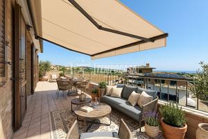 ATTICO CON TERRAZZO, GARAGE E POSTO MOTO PRIVATO.