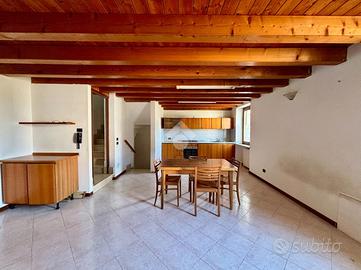 CASA SEMINDIPENDENTE A SONA