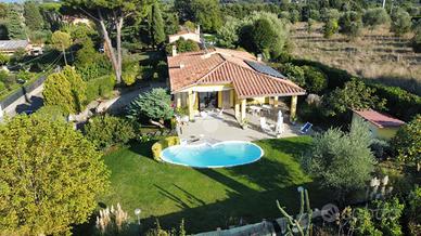 VILLA SINGOLA A BRACCIANO