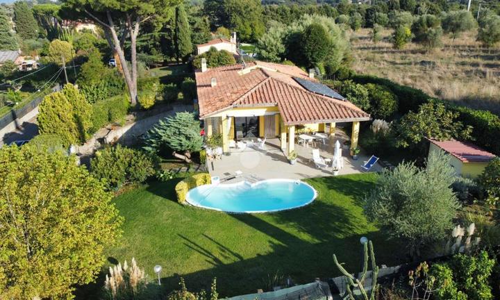 VILLA SINGOLA A BRACCIANO