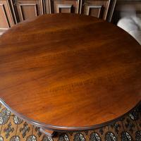 Tavolo in legno rotondo