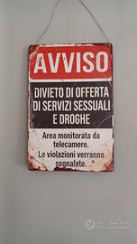 Insegna particolare in metallo 