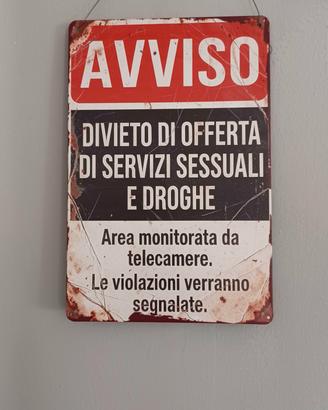 Insegna particolare in metallo 