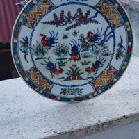 Piatto in porcellana smaltata dipinta a mano