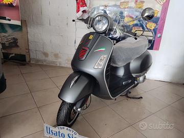 Piaggio Vespa 300 GTS - 2013