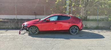mazda 3 incidentata