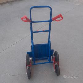 Carrello manuale portasacchi a tre ruote per scale