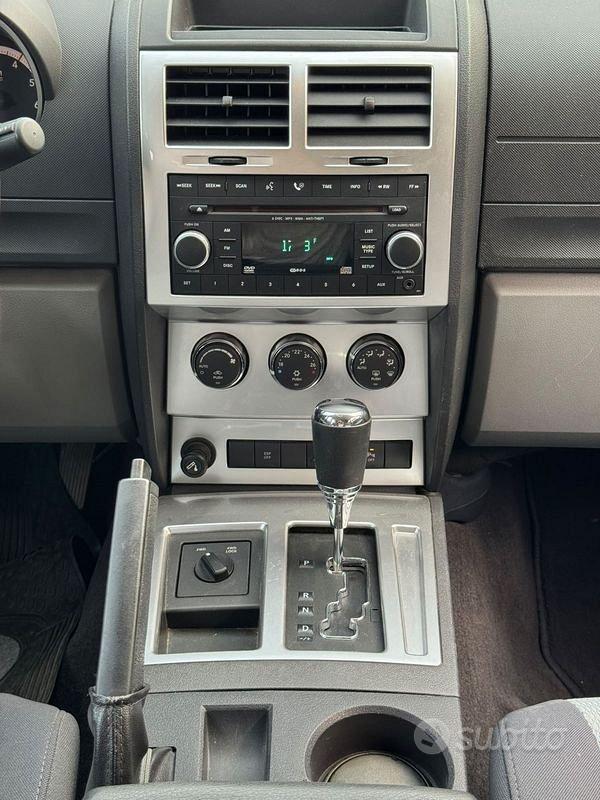 Dodge Nitro 2.8 CRD 177ch - Automatique - 4x4 - Régulateur - Jantes 17"