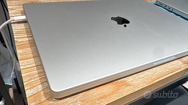 MacBook Pro 16″ M1 Max RAM 64Gb, SSD 1Tb Ex Nuovo