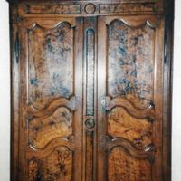 ARMADIO FRANCESE DELLA META' DEL 700 IN NOCE MASSE