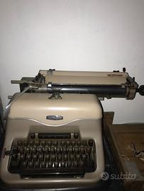 Macchina da scrivere Triumph