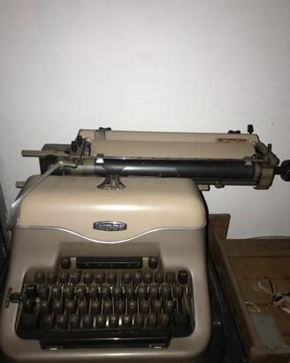 Macchina da scrivere Triumph