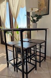 Set tavolo alto con 4 sgabelli