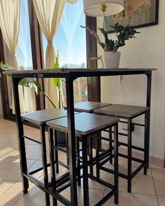 Set tavolo alto con 4 sgabelli