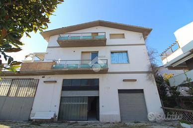 3 LOCALI A GIULIANOVA