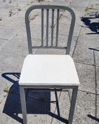 Sedia in metallo e legno