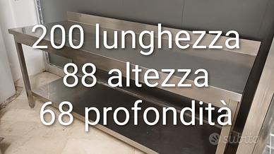 tavolo in acciaio 