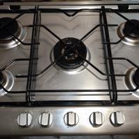 Piano cottura gas a 5 fuochi Indesit