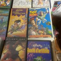 Set videocassette vhs e grandi classici disney