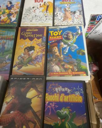 Set videocassette vhs e grandi classici disney