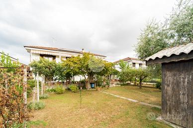 CASA SEMINDIPENDENTE A BRA