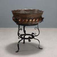 Fioriera Tripode in Ferro Battuto e Bacile in Rame