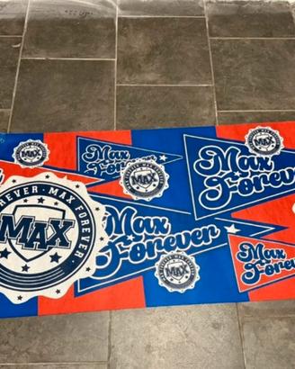 Striscione Max pezzali