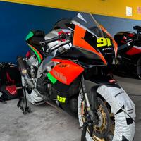 Aprilia Rsv4  pronto pista