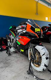 Aprilia Rsv4  pronto pista