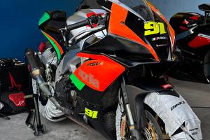 Aprilia Rsv4  pronto pista